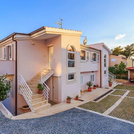 Holiday Home Lola, Sea On A Palm! Heated Pool Trogir Ngoại thất bức ảnh