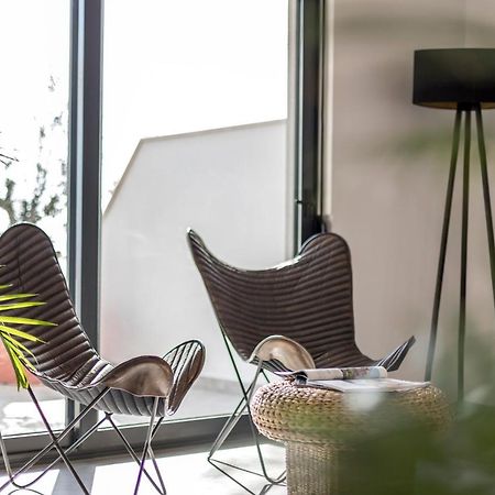 Holiday Home Lola, Sea On A Palm! Heated Pool Trogir Ngoại thất bức ảnh