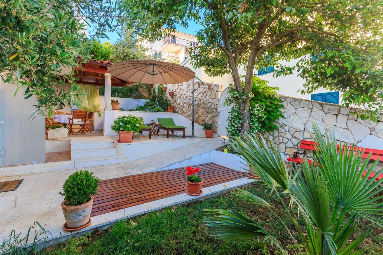 Holiday Home Lola, Sea On A Palm! Heated Pool Trogir Ngoại thất bức ảnh
