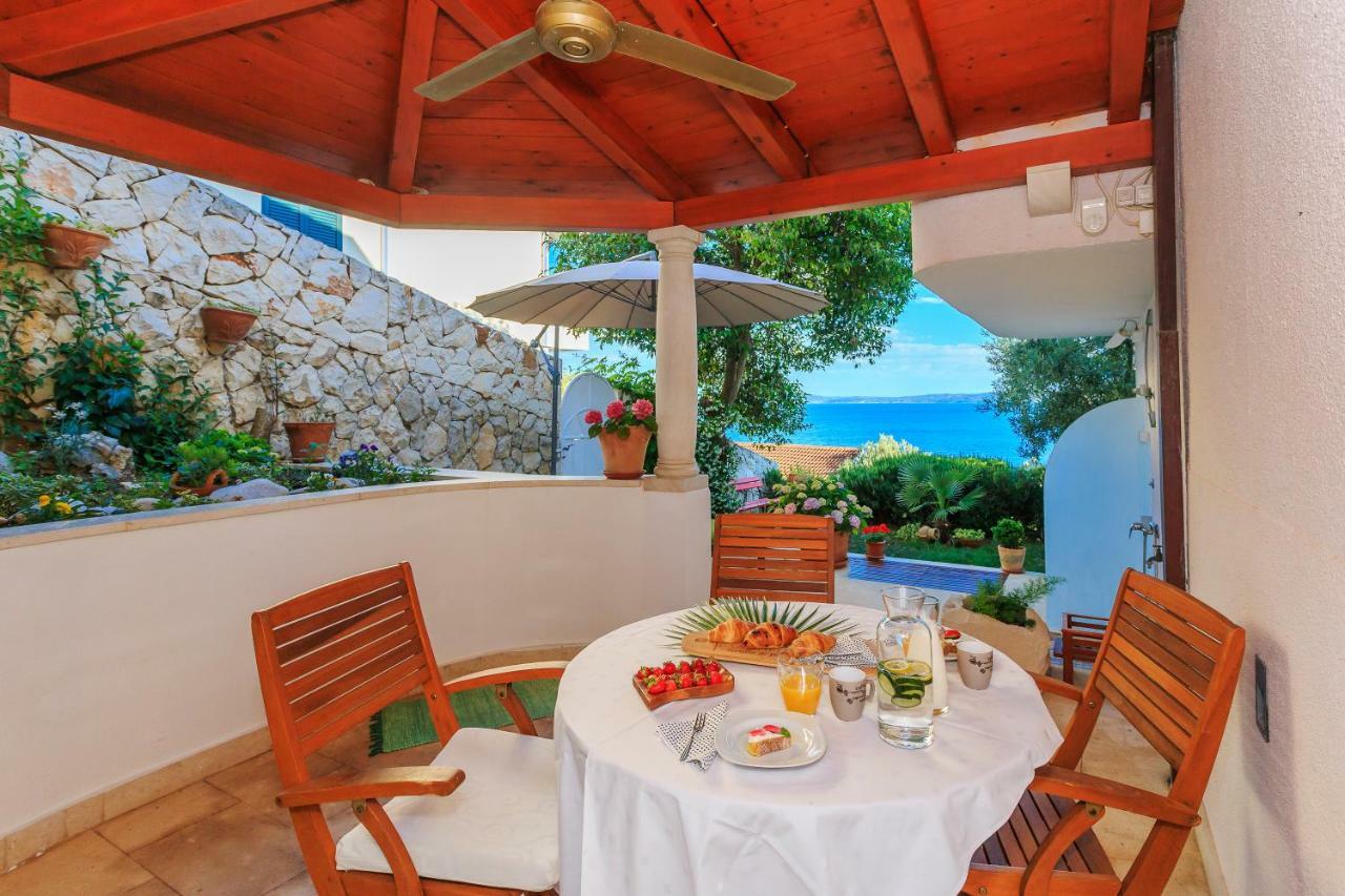 Holiday Home Lola, Sea On A Palm! Heated Pool Trogir Ngoại thất bức ảnh