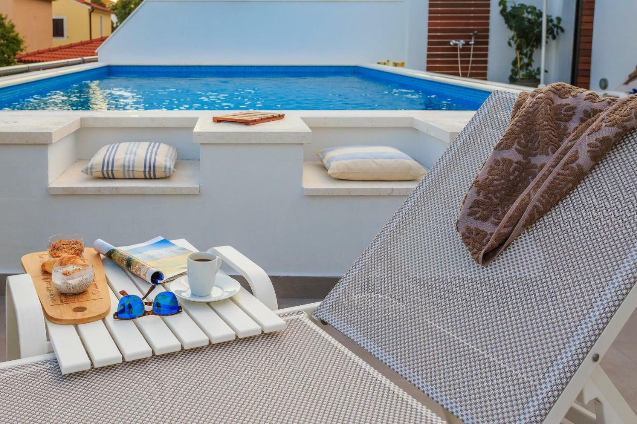 Holiday Home Lola, Sea On A Palm! Heated Pool Trogir Ngoại thất bức ảnh