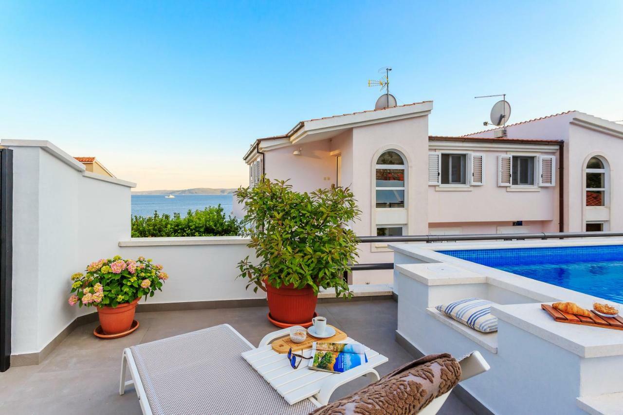 Holiday Home Lola, Sea On A Palm! Heated Pool Trogir Ngoại thất bức ảnh