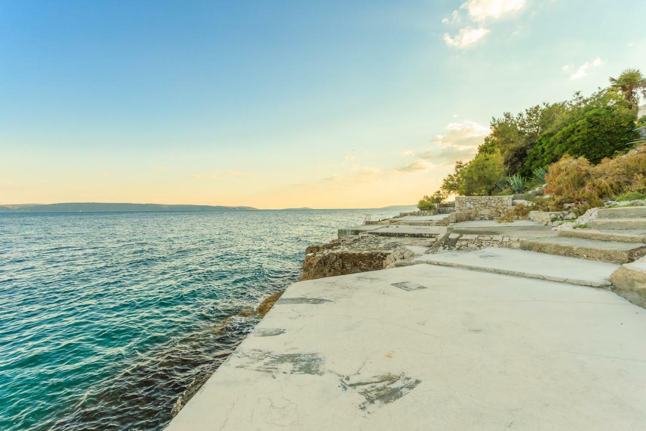 Holiday Home Lola, Sea On A Palm! Heated Pool Trogir Ngoại thất bức ảnh
