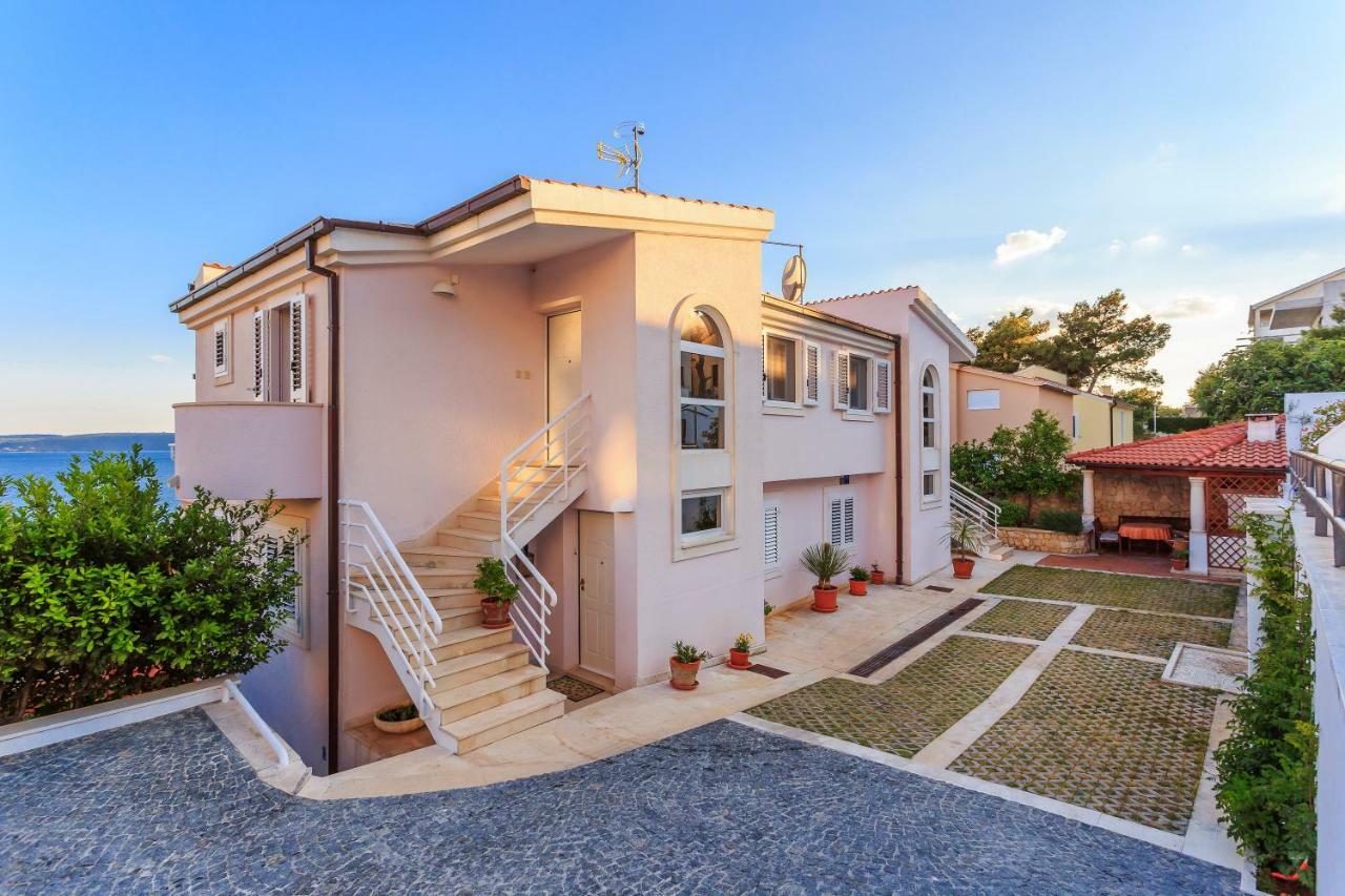 Holiday Home Lola, Sea On A Palm! Heated Pool Trogir Ngoại thất bức ảnh