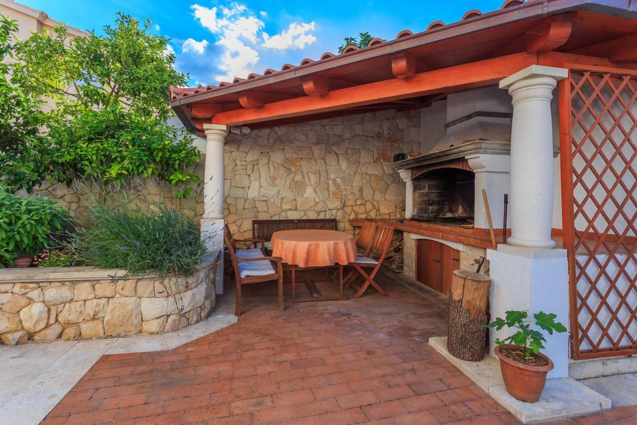 Holiday Home Lola, Sea On A Palm! Heated Pool Trogir Ngoại thất bức ảnh
