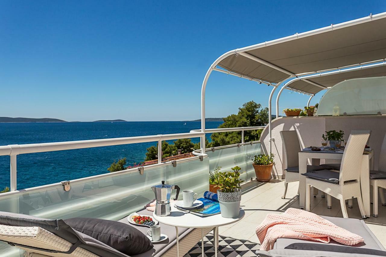 Holiday Home Lola, Sea On A Palm! Heated Pool Trogir Ngoại thất bức ảnh