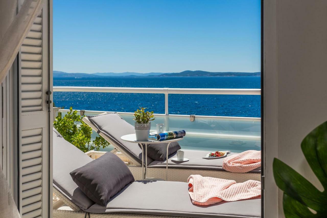 Holiday Home Lola, Sea On A Palm! Heated Pool Trogir Ngoại thất bức ảnh