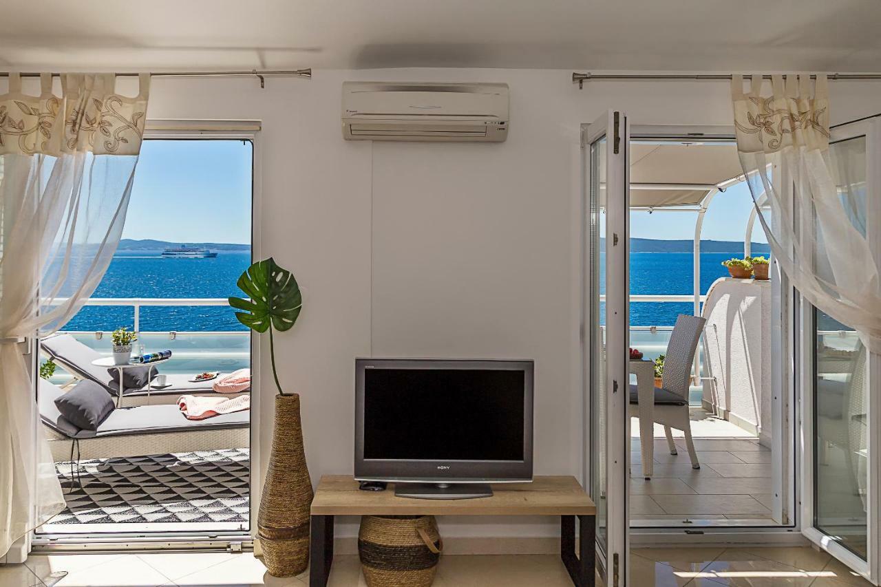 Holiday Home Lola, Sea On A Palm! Heated Pool Trogir Ngoại thất bức ảnh