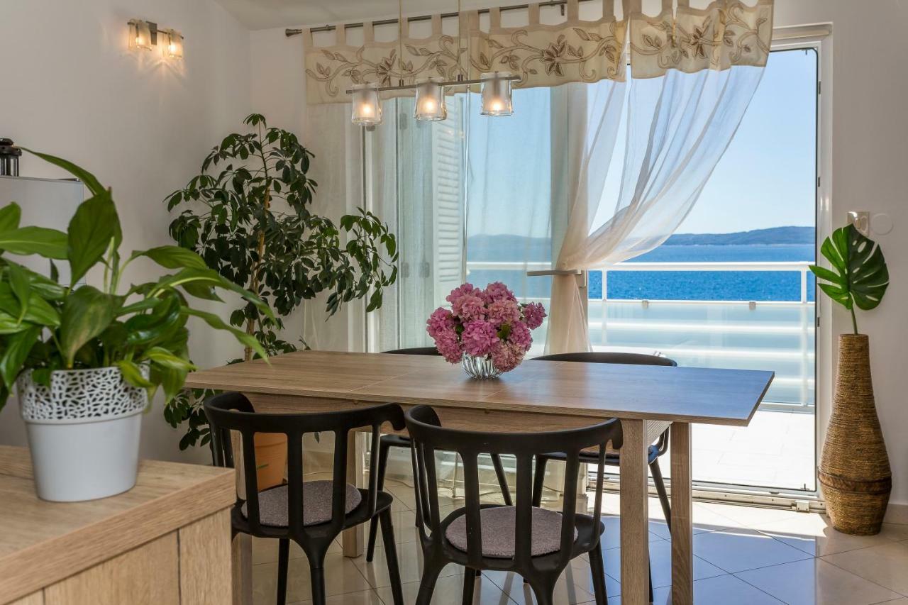 Holiday Home Lola, Sea On A Palm! Heated Pool Trogir Ngoại thất bức ảnh