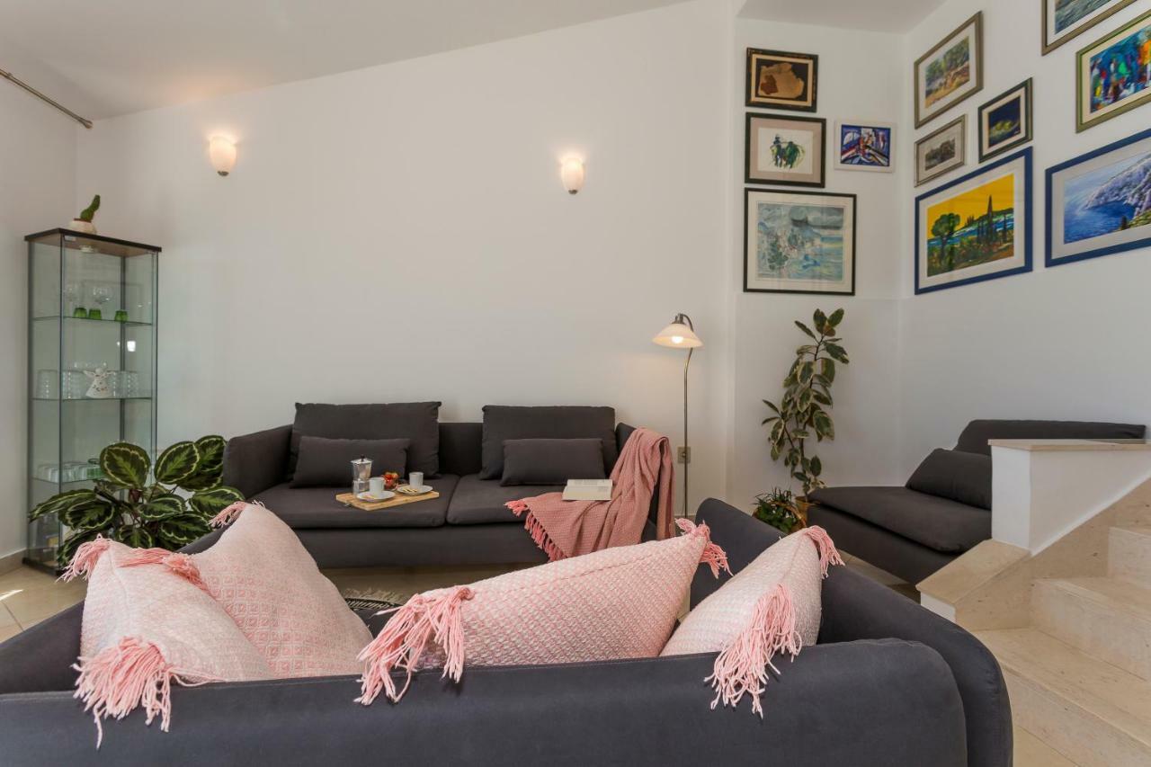 Holiday Home Lola, Sea On A Palm! Heated Pool Trogir Ngoại thất bức ảnh