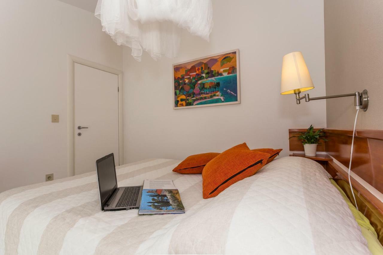 Holiday Home Lola, Sea On A Palm! Heated Pool Trogir Ngoại thất bức ảnh
