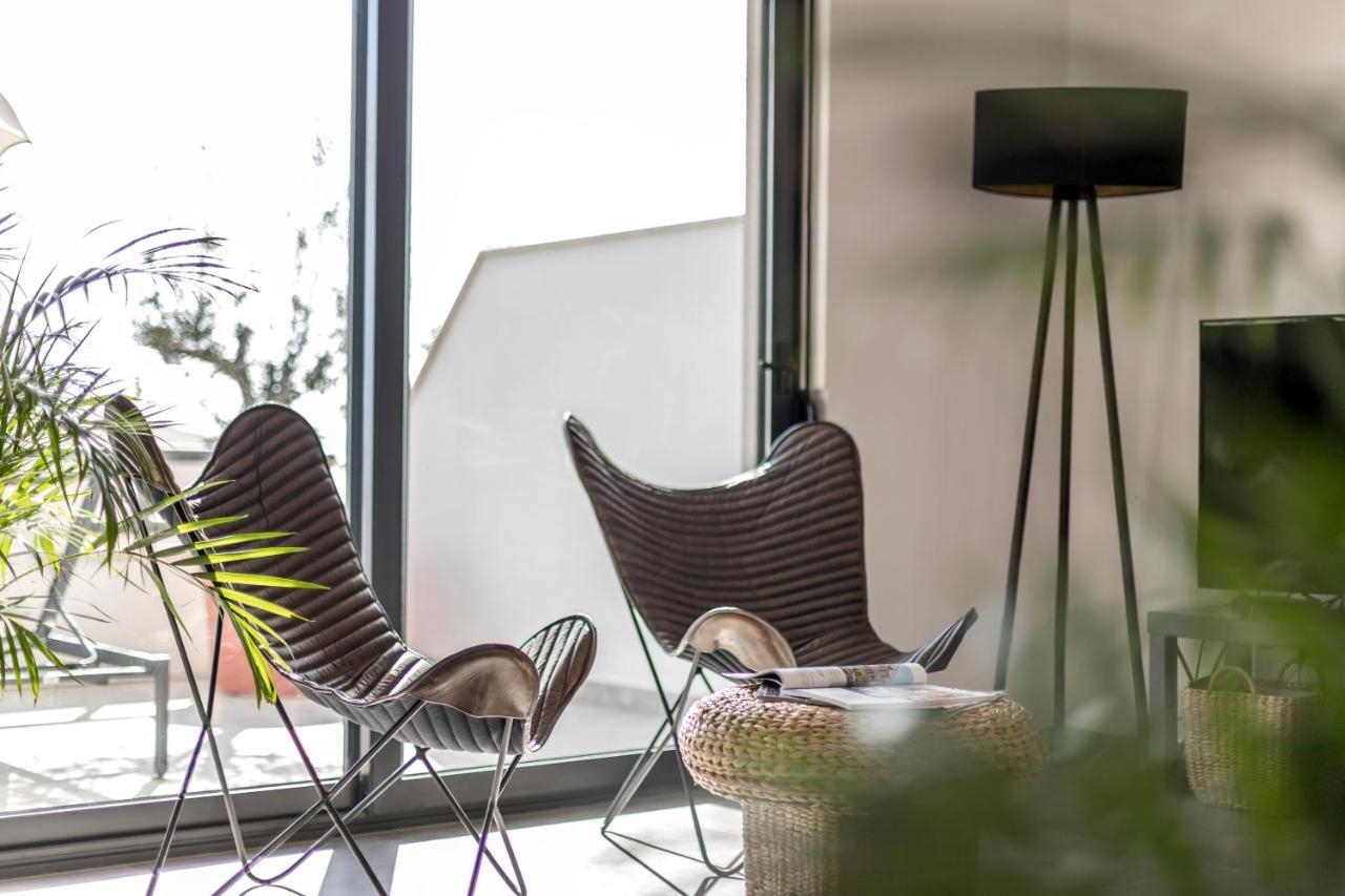 Holiday Home Lola, Sea On A Palm! Heated Pool Trogir Ngoại thất bức ảnh