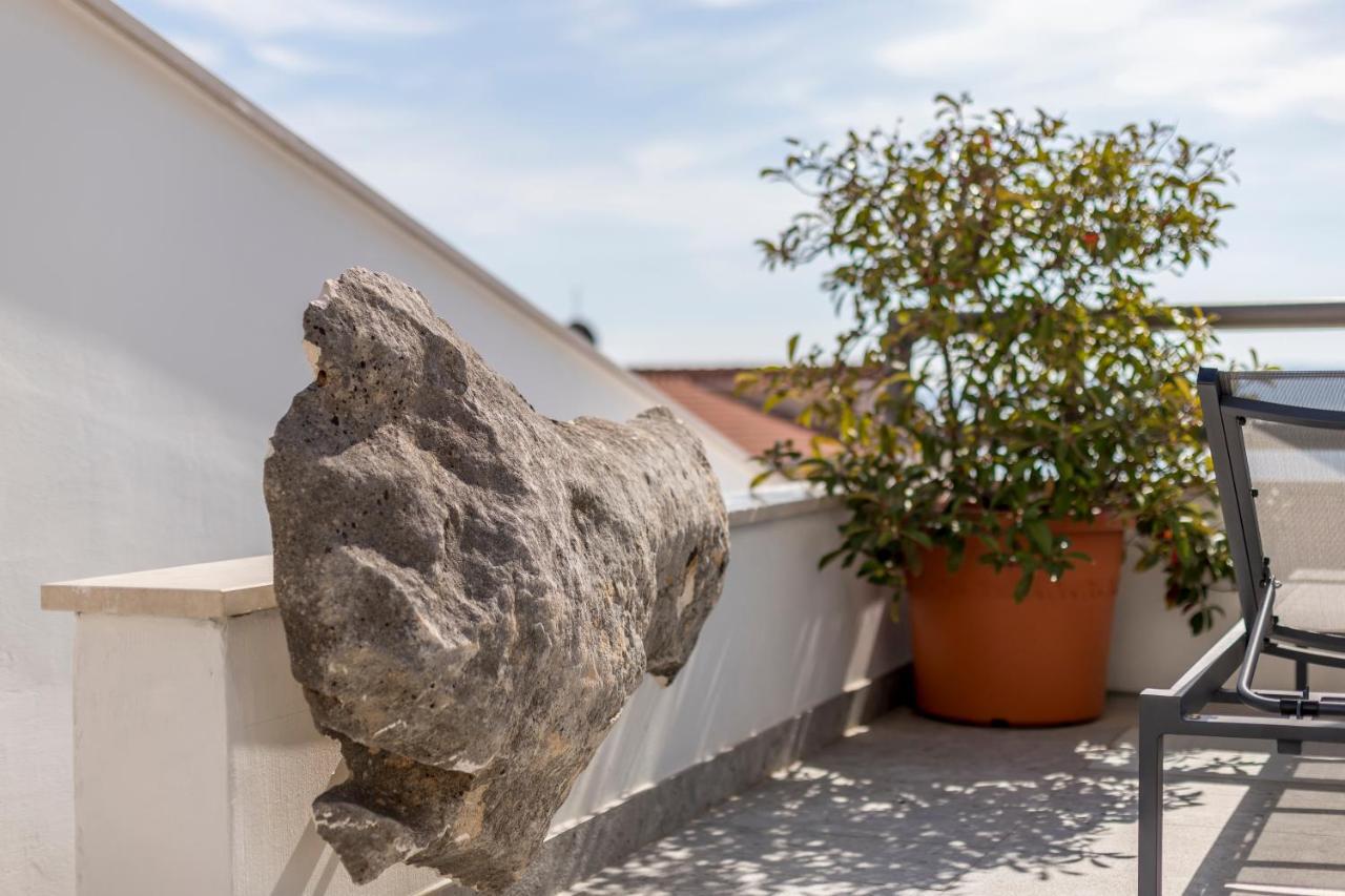 Holiday Home Lola, Sea On A Palm! Heated Pool Trogir Ngoại thất bức ảnh
