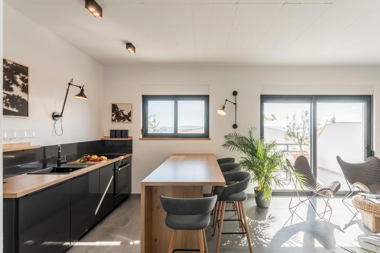 Holiday Home Lola, Sea On A Palm! Heated Pool Trogir Ngoại thất bức ảnh
