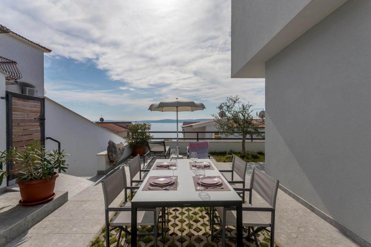 Holiday Home Lola, Sea On A Palm! Heated Pool Trogir Ngoại thất bức ảnh