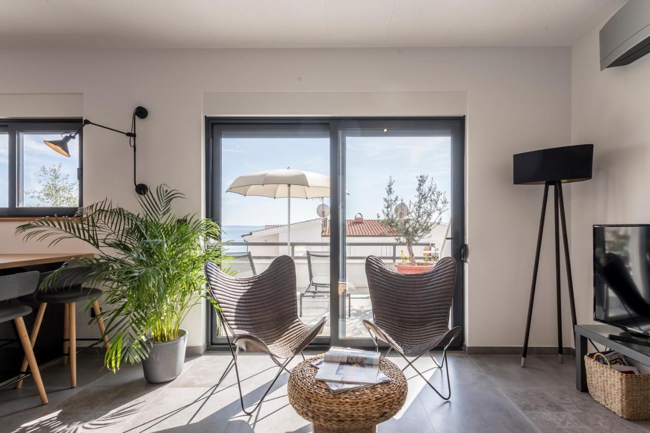 Holiday Home Lola, Sea On A Palm! Heated Pool Trogir Ngoại thất bức ảnh