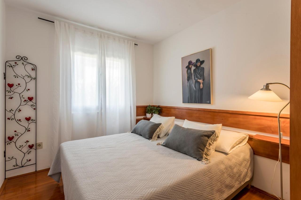 Holiday Home Lola, Sea On A Palm! Heated Pool Trogir Ngoại thất bức ảnh