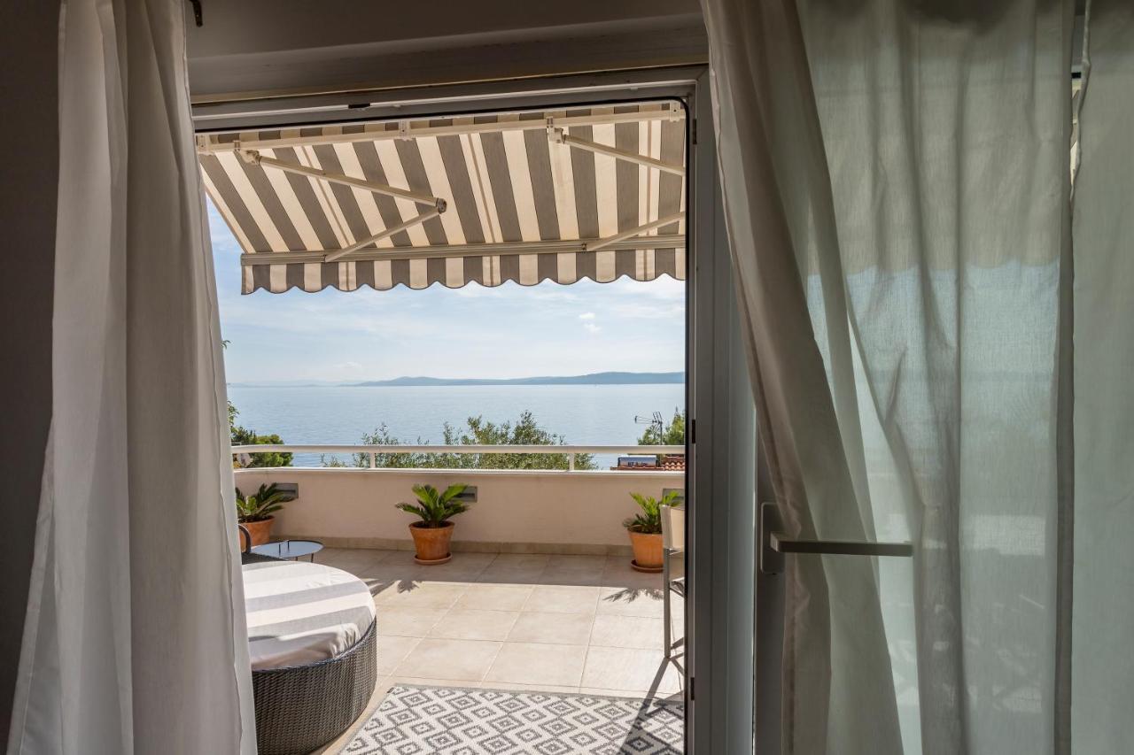 Holiday Home Lola, Sea On A Palm! Heated Pool Trogir Ngoại thất bức ảnh