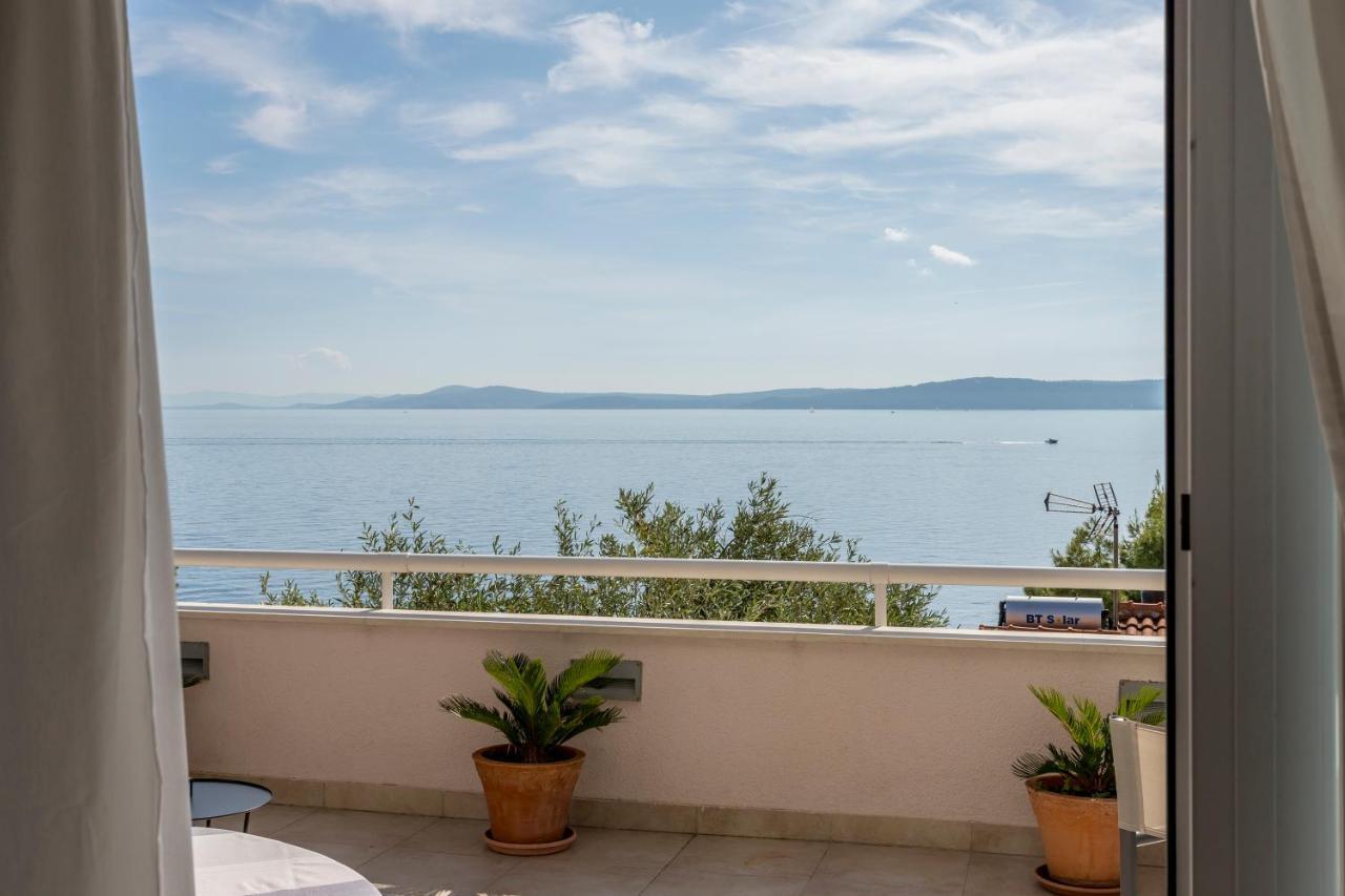 Holiday Home Lola, Sea On A Palm! Heated Pool Trogir Ngoại thất bức ảnh