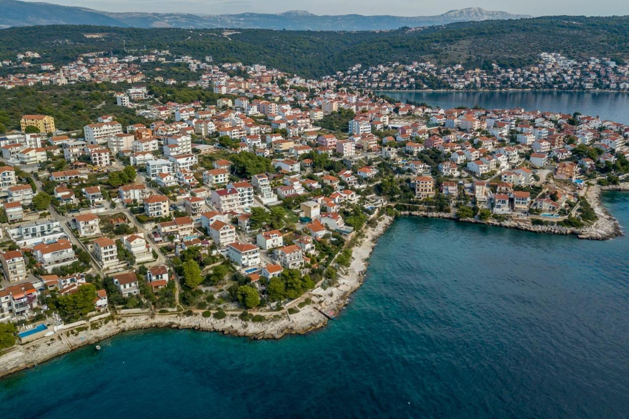 Holiday Home Lola, Sea On A Palm! Heated Pool Trogir Ngoại thất bức ảnh
