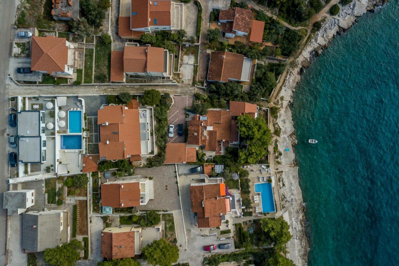 Holiday Home Lola, Sea On A Palm! Heated Pool Trogir Ngoại thất bức ảnh